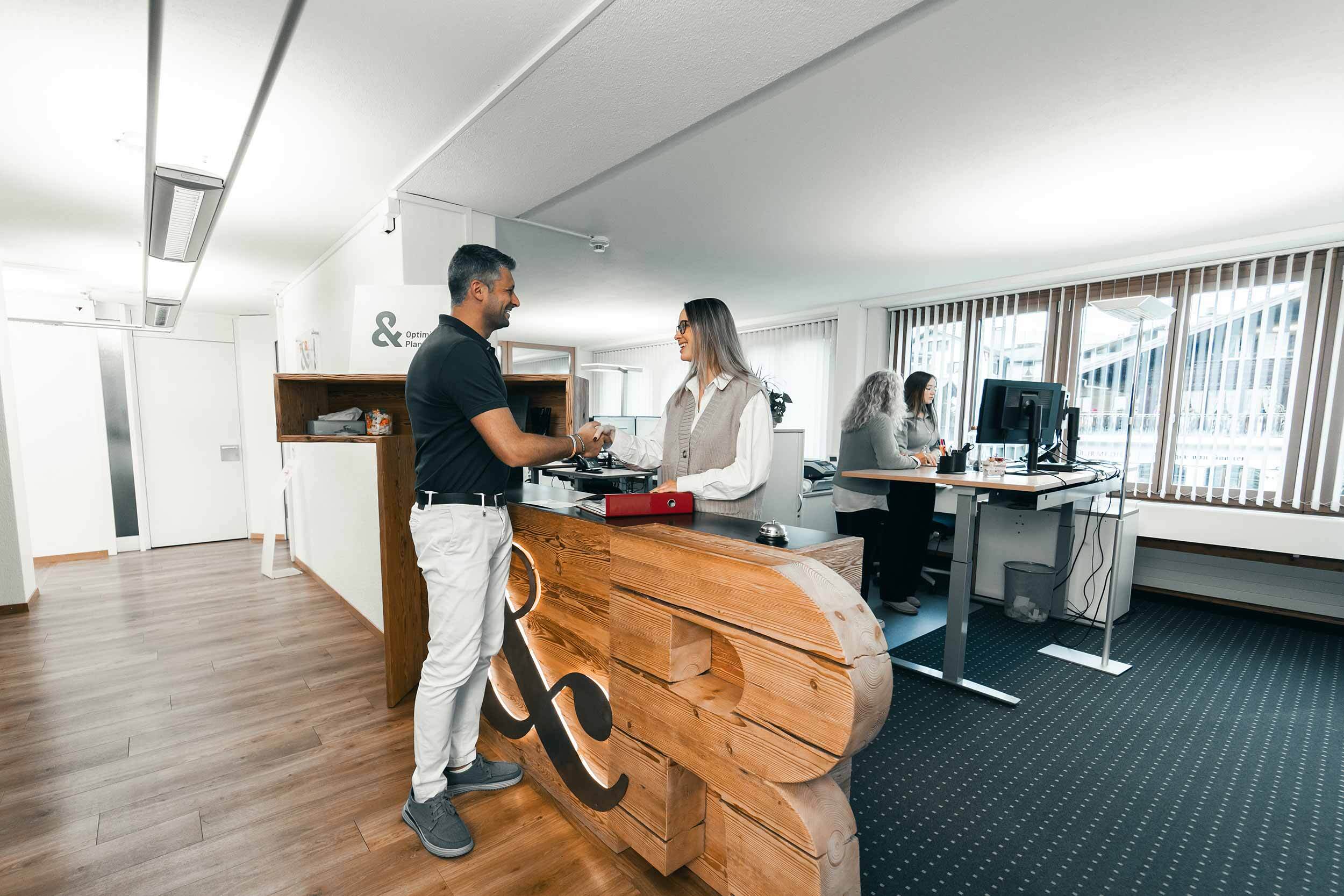Zentrale Dienste, Finanzen & Administration